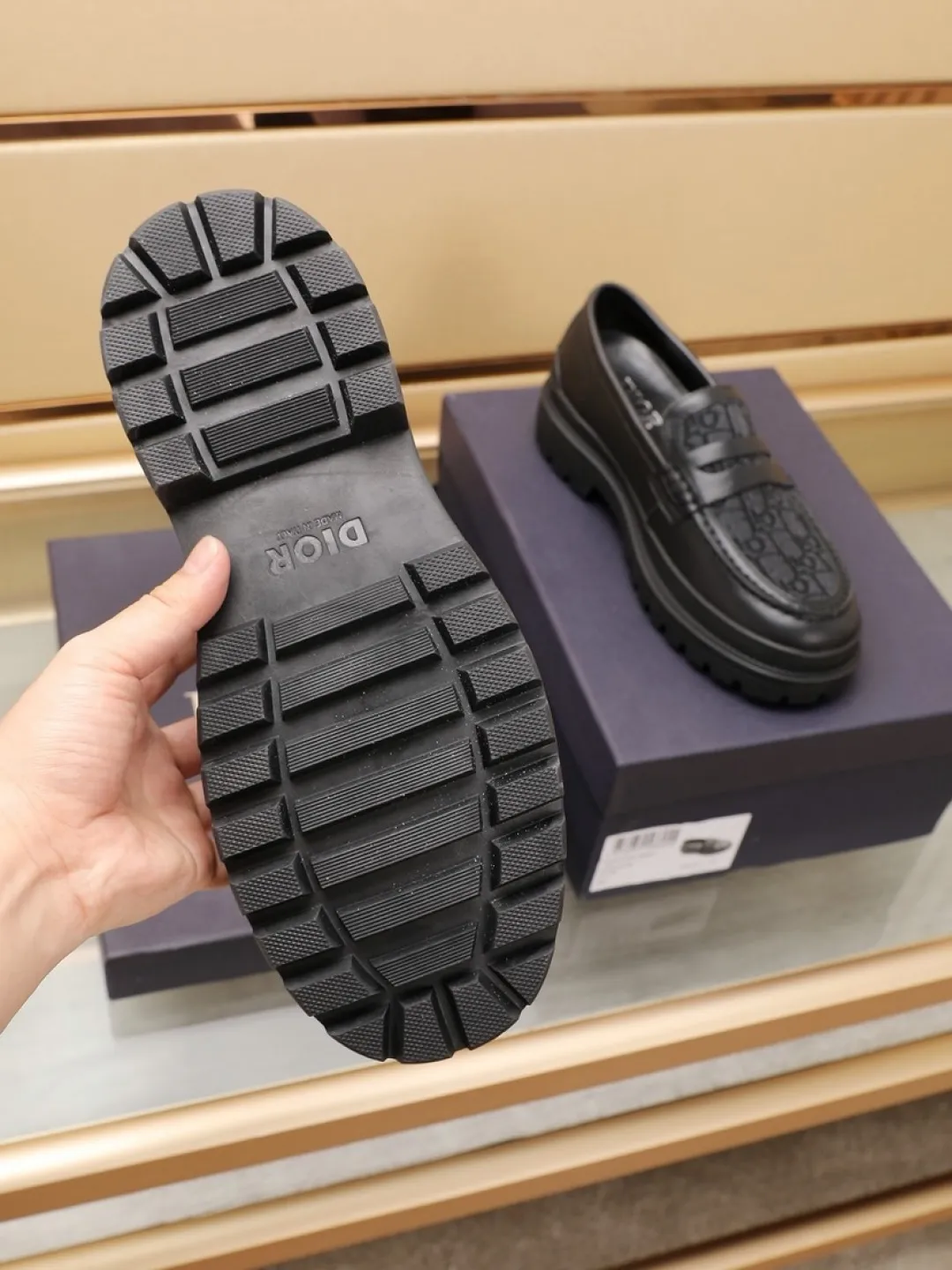 Factory P460💰[Dior] men's classic Loaf leather shoes🇺🇸 are on sale at the same time, original Italian brand · brand totem cloth sewn with brand cloth label · paired with calfskin · (high-end, extravagant and classy) exquisite workmanship (original lining) sole: original factory special rubber concave and convex outsole ⚠️ outsole. Comfortable, wear-resistant, non-slip, real shot 🎬 Can be worn with casual clothes or suits. Size: 38-44 (46.46 customized)